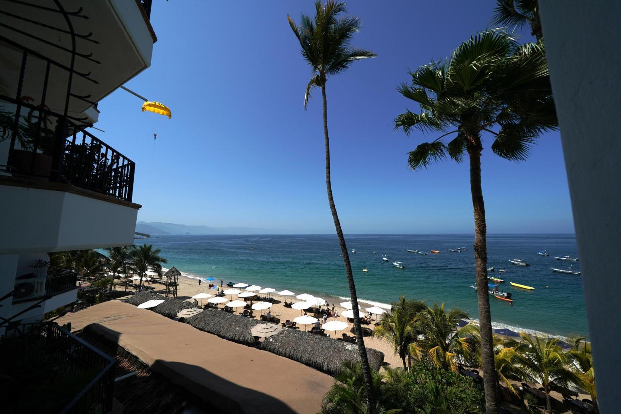 Emperador Vallarta Beachfront Hotel And Suites Puerto Vallarta Luaran gambar
